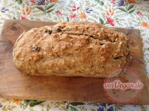 brot mit rosinen u haselnüssen